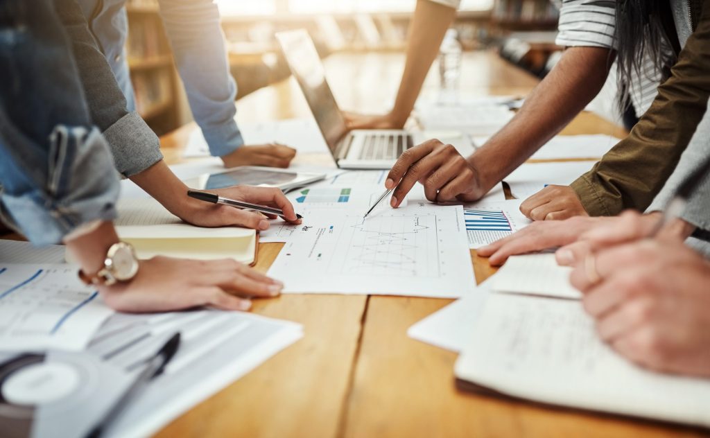 מדריך לבחירת שולחן ישיבות מושלם למשרד