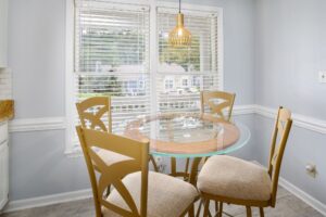 כסאות אוכל למטבח קטן