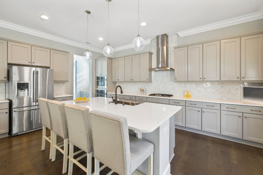 מטבח יוקרתי בצבע שמנת