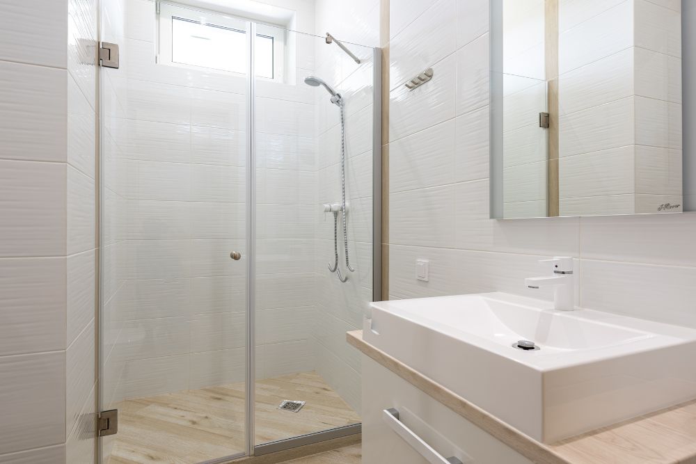 מקלחון זכוכית