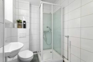 מקלחון מרובע