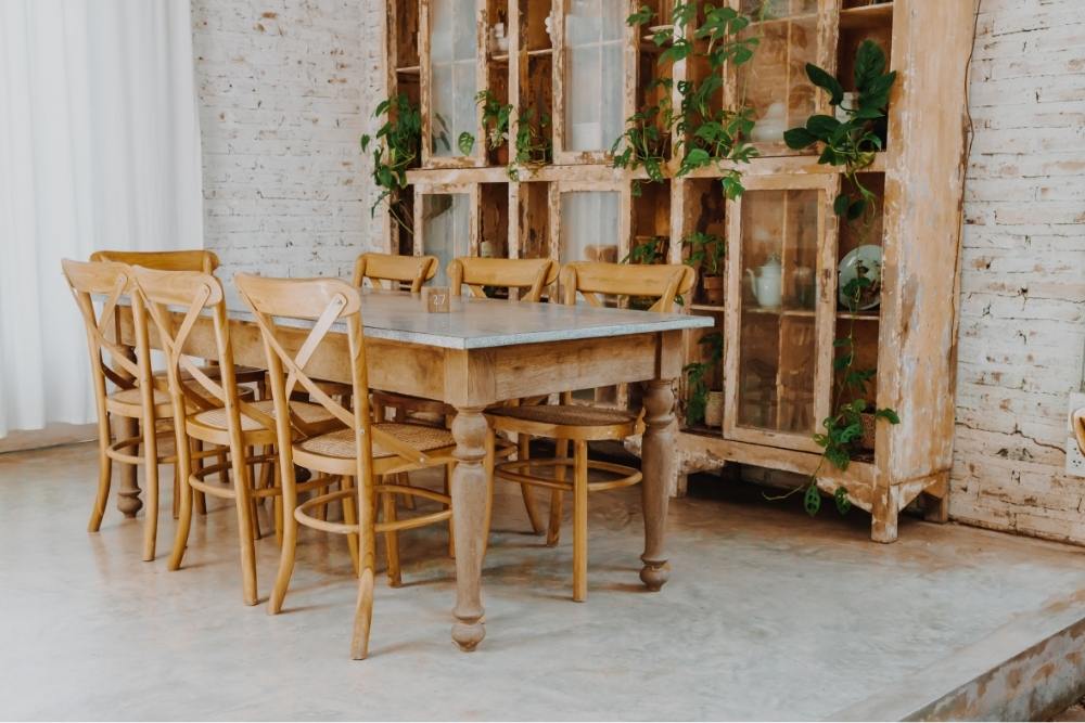 פינת אוכל בסגנון כפרי-מודרני