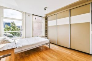 ארון בגדים מודרני