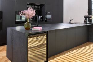 מטבח שחור עיצוב מטבח יוקרתי ומודרני